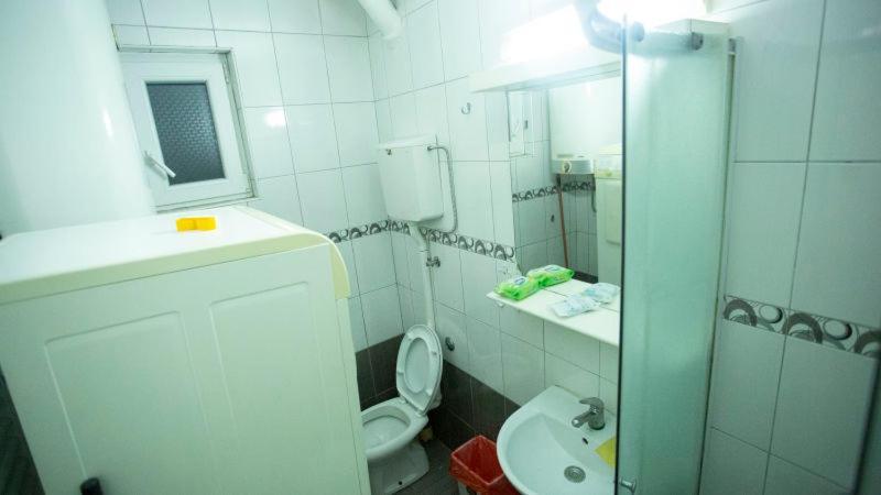 Private Cozy Room 1 With Shared Kitchen In Appartment, Downtown 贝尔格莱德 外观 照片